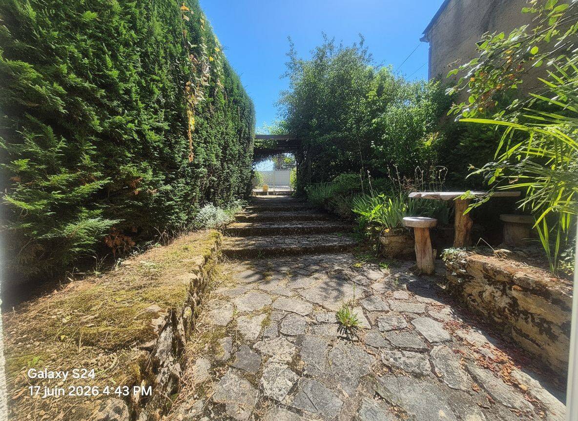 Maison 10 pièces 290 m² · à Lafage · 290 m² · 280 000 €