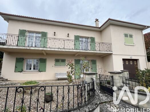 Maison de ville à vendre 135 000 € 7 pièces 4 chambres 175 m² 647 m² de terrain Saint-Savin 86310