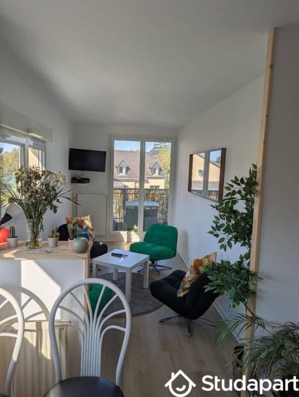 1 pièce 12 m² · à Saint-Jacques-de-la-Lande · 12 m² · 375 €