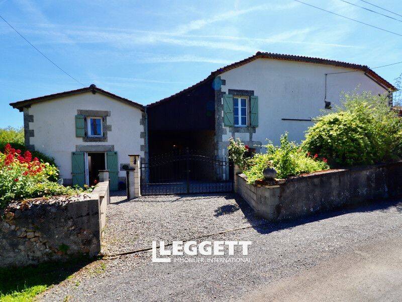 Maison 9 pièces 210 m² · à Montbron · 210 m² · 260 000 €