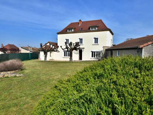Maison à vendre 219 000 € 6 pièces 5 chambres 189,6 m² 1 238 m² de terrain Pouilly-sous-Charlieu 42720