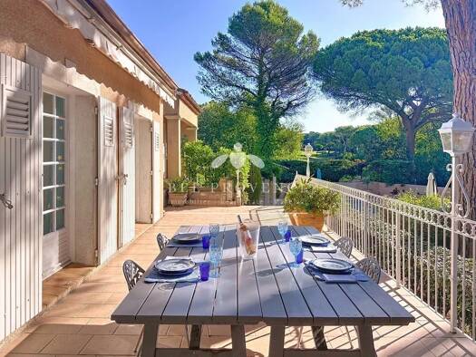 Villa à vendre 1 850 000 € 7 pièces 5 chambres 275 m² 1 850 m² de terrain Saint-Raphaël 83700