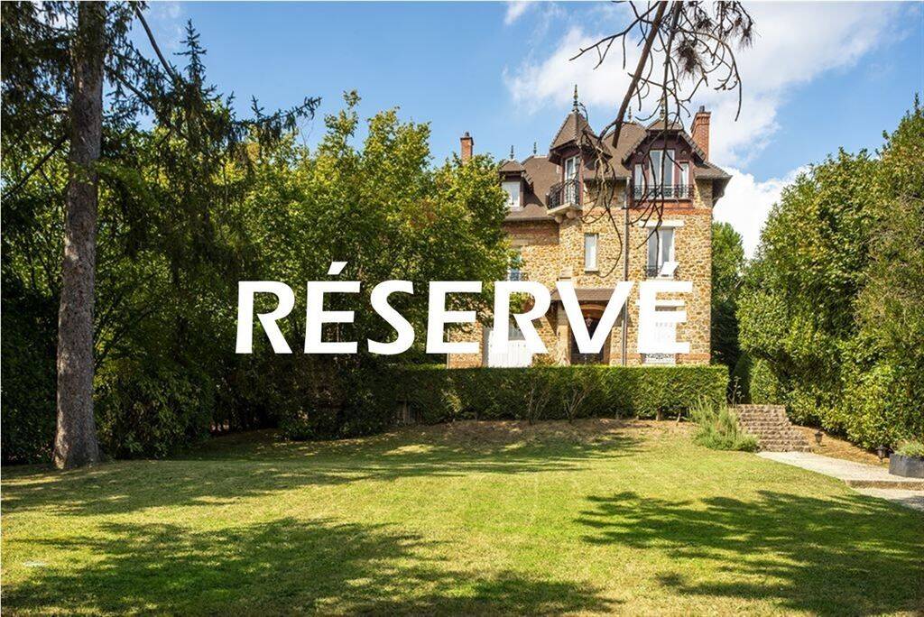 Maison 8 pièces 252 m² · à Vaucresson · 252 m² · 7 130 €
