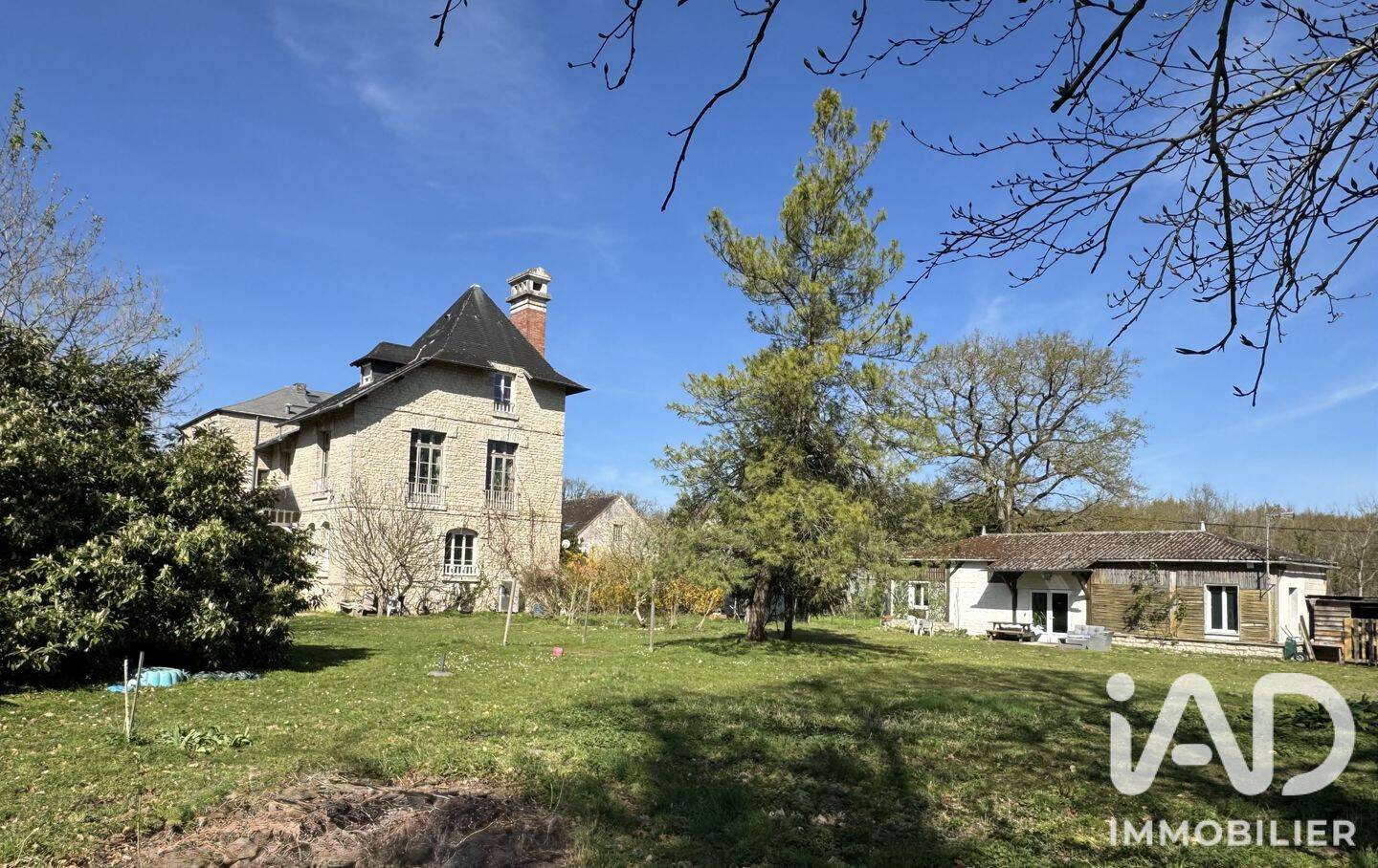 Maison 13 pièces 460 m² · à Poligny · 460 m² · 820 000 €