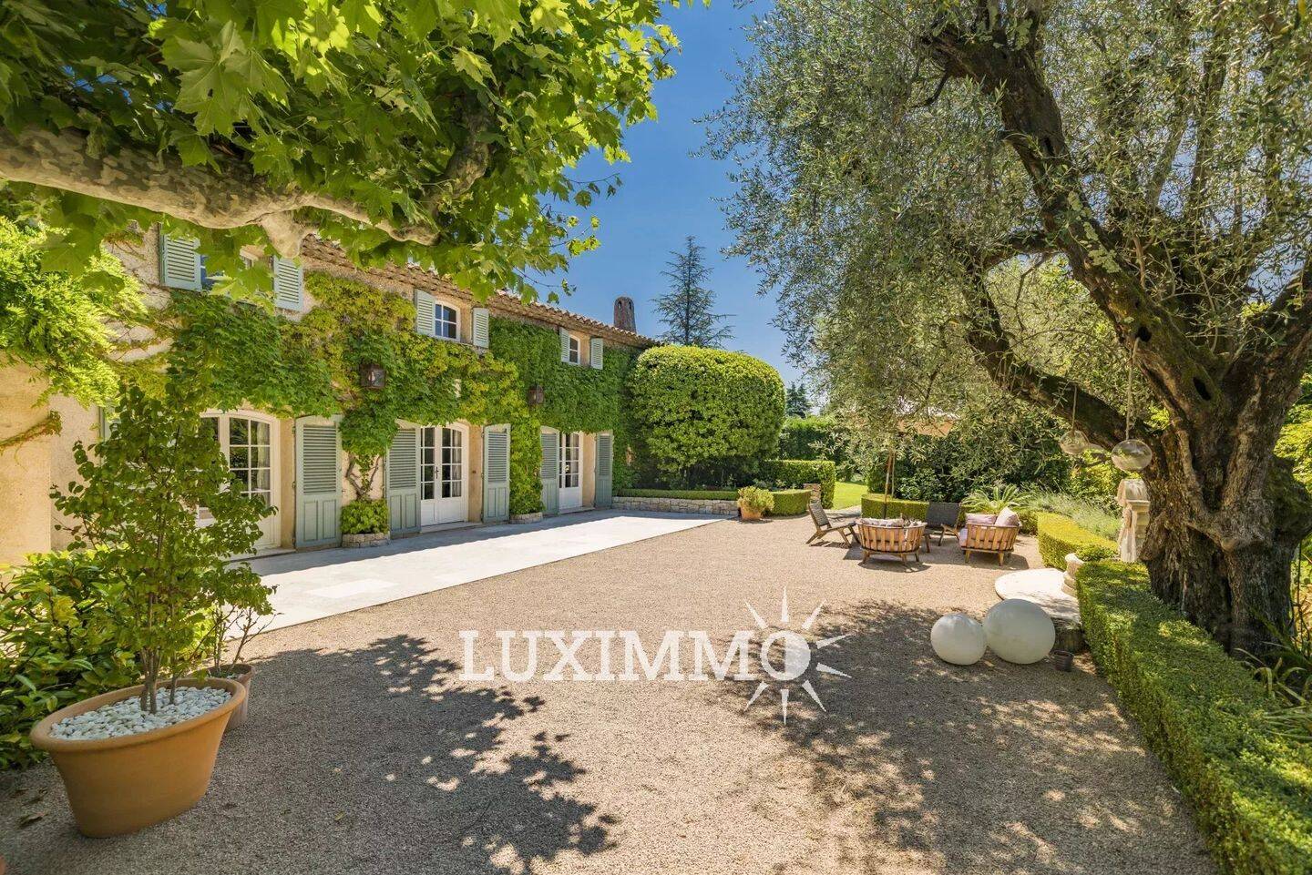 Maison 8 pièces 300 m² · à Mougins · 300 m² · 8 500 €
