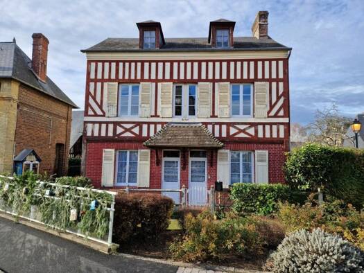 Maison de ville à vendre 159 500 € 6 pièces 4 chambres 126 m² 114 m² de terrain Est Lisieux 14100