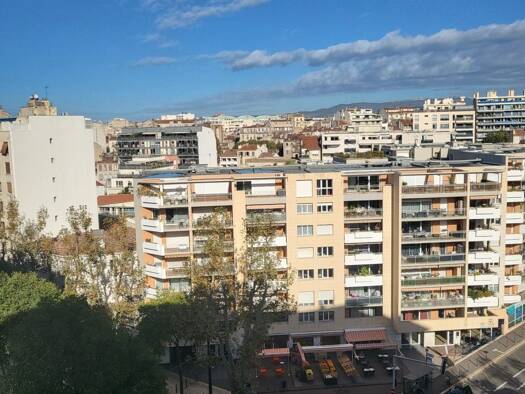 Appartement à vendre 210 000 € 3 pièces 2 chambres 77 m² Étage 6/8 Marseille 4ème arrondissement 13004