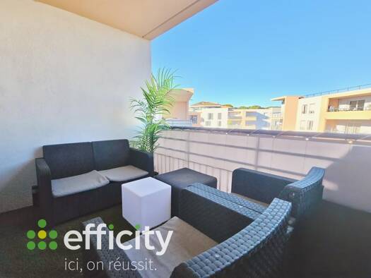 Appartement à vendre 189 000 € 2 pièces 1 chambre 47 m² Étage 3/3 Reyran Fréjus 83600