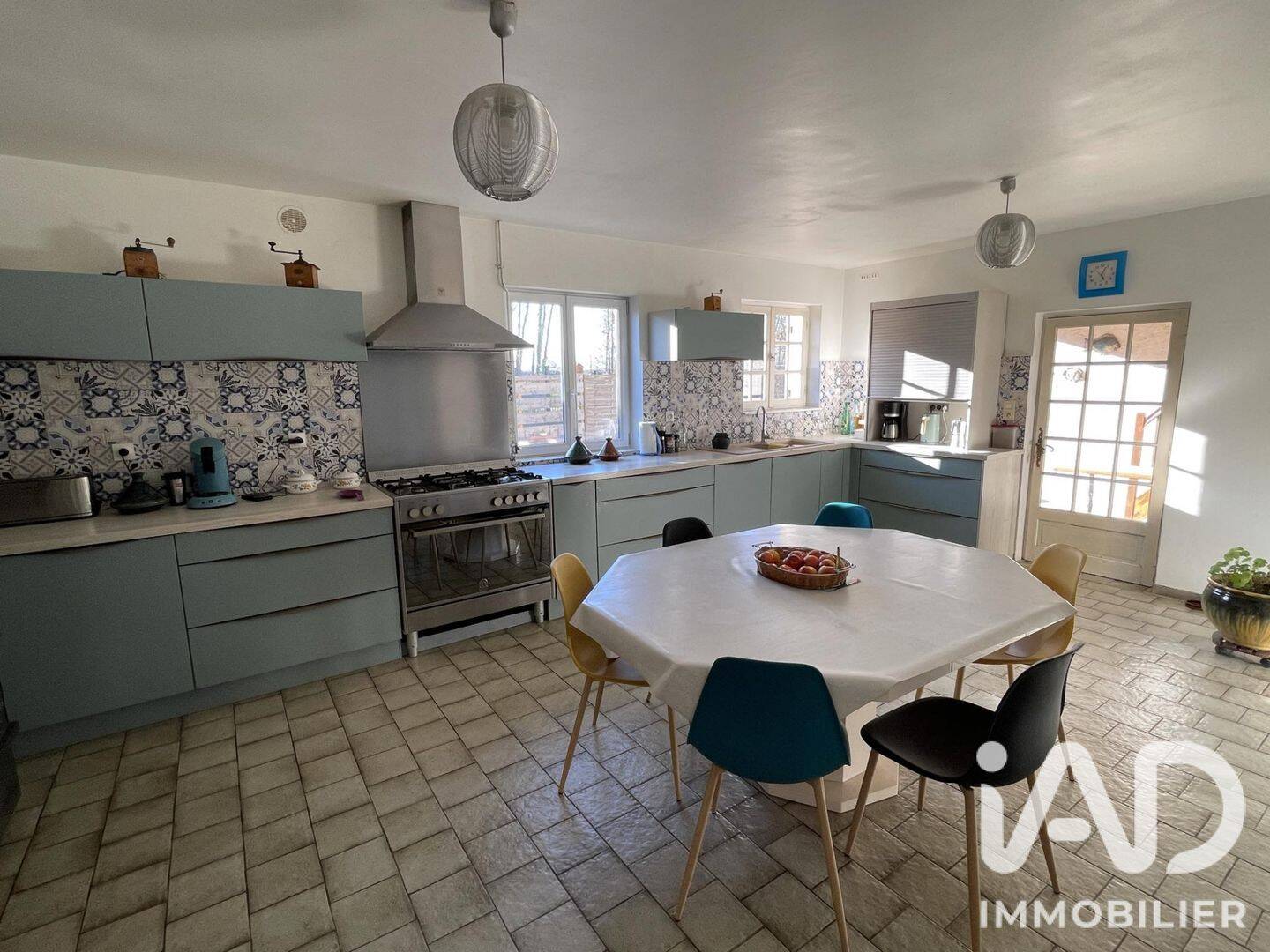 Maison 8 pièces 420 m² · à Bantanges · 420 m² · 340 000 €