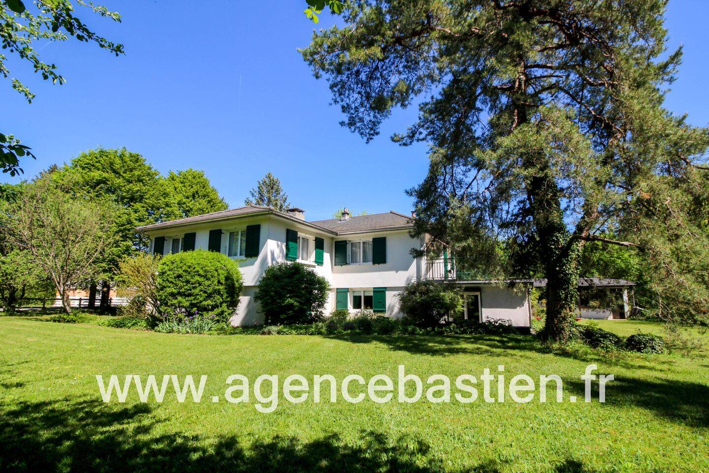 Maison 8 pièces 171 m² · à Saint-Genis-Pouilly · 171 m² · 799 000 €