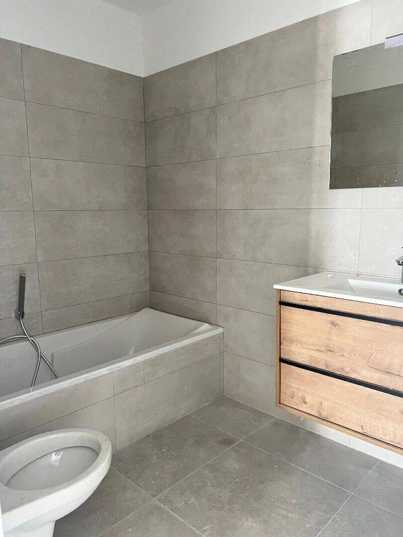 Appartement 3 pièces 74 m² · à Ajaccio · 73,6 m² · 280 000 €