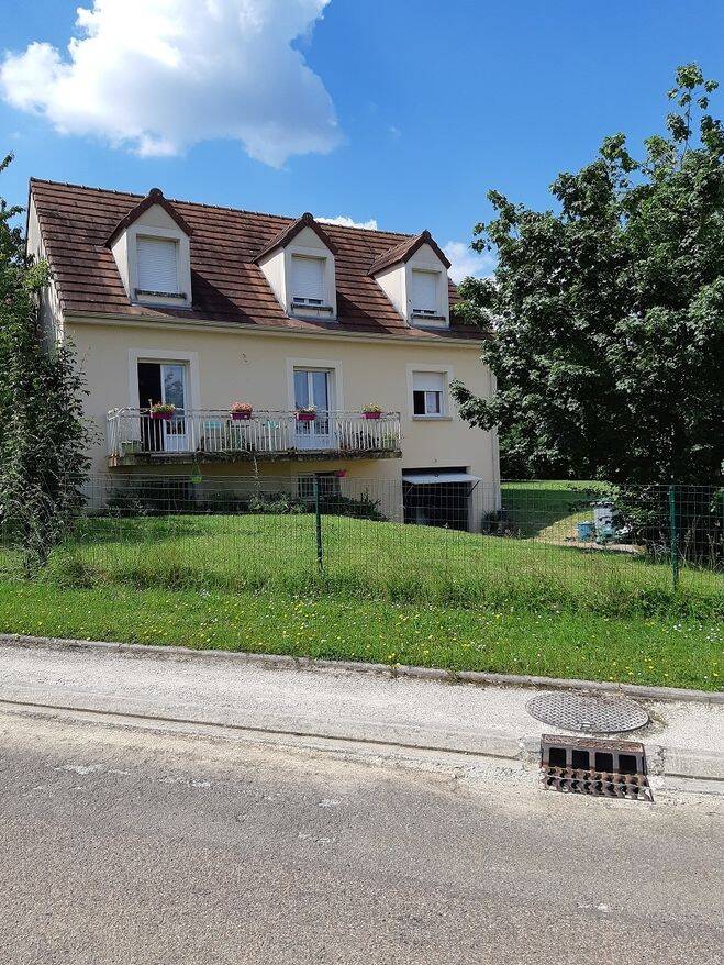 Maison 6 pièces 132 m² · à Looze · 131,6 m² · 957 €