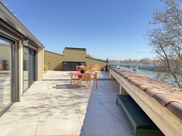 Appartement à vendre 810 000 € 3 pièces 2 chambres 137 m² 3ème étage Trinquenaille Arles 13200