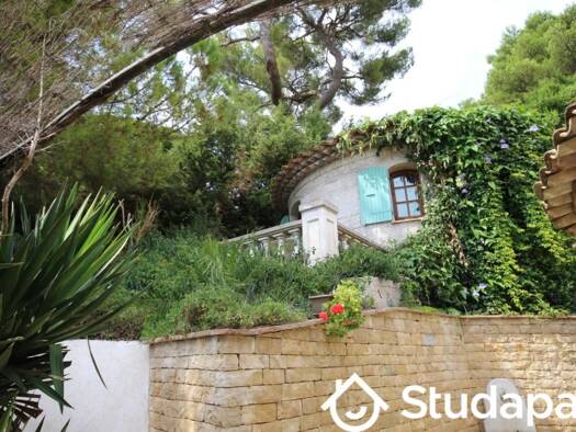 Appartement à louer 755 € 1 pièce 21 m² 1er étage dès le 30/04/2026 Saint Maymes-Lauvert Antibes 06160