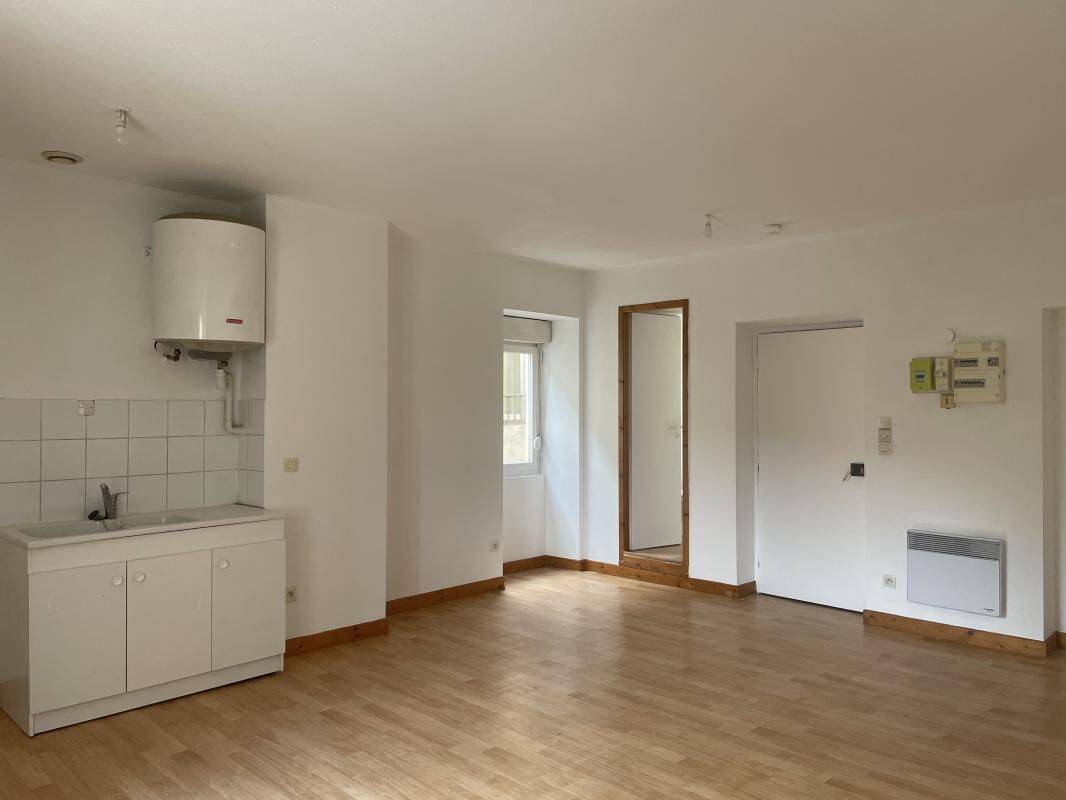 Appartement 1 pièce 28 m² · à Le Pont-de-Beauvoisin · 28 m² · 392 €