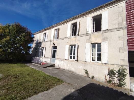 Maison à vendre 199 990 € 6 pièces 4 chambres 180 m² 47 902 m² de terrain Gensac-la-Pallue 16130