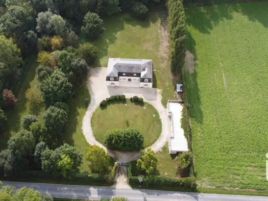 Maison à vendre 739 000 € 10 pièces 4 chambres 360 m² 8 394 m² de terrain La Chapelle-Lasson 51260