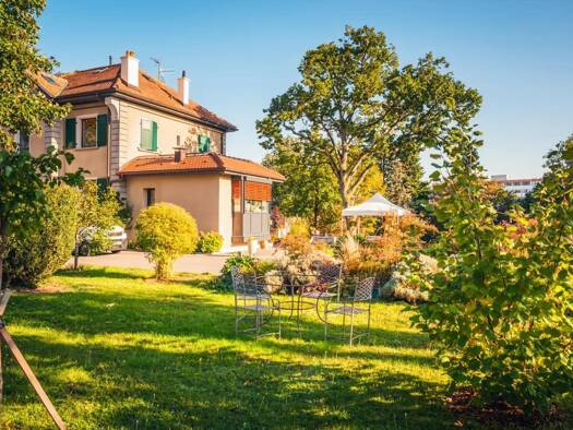 Maison de ville à vendre 1 730 000 € 10 pièces 6 chambres 270 m² 2 750 m² de terrain Ouest Ambilly 74100