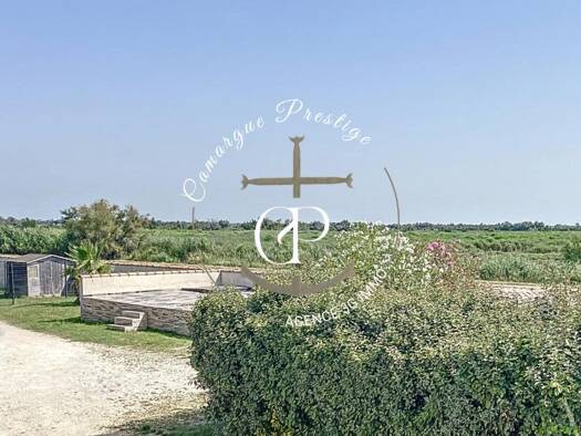 Maison à vendre 980 000 € 13 pièces 9 chambres 308 m² 2 446 m² de terrain Saintes-Maries-de-la-Mer 13460