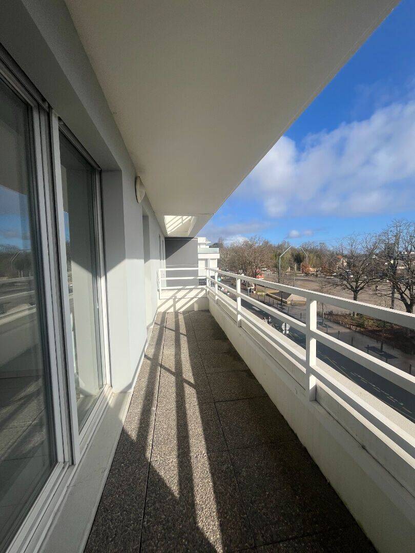 Appartement 3 pièces 73 m² · à Saint-Médard-en-Jalles · 72,8 m² · 840 €