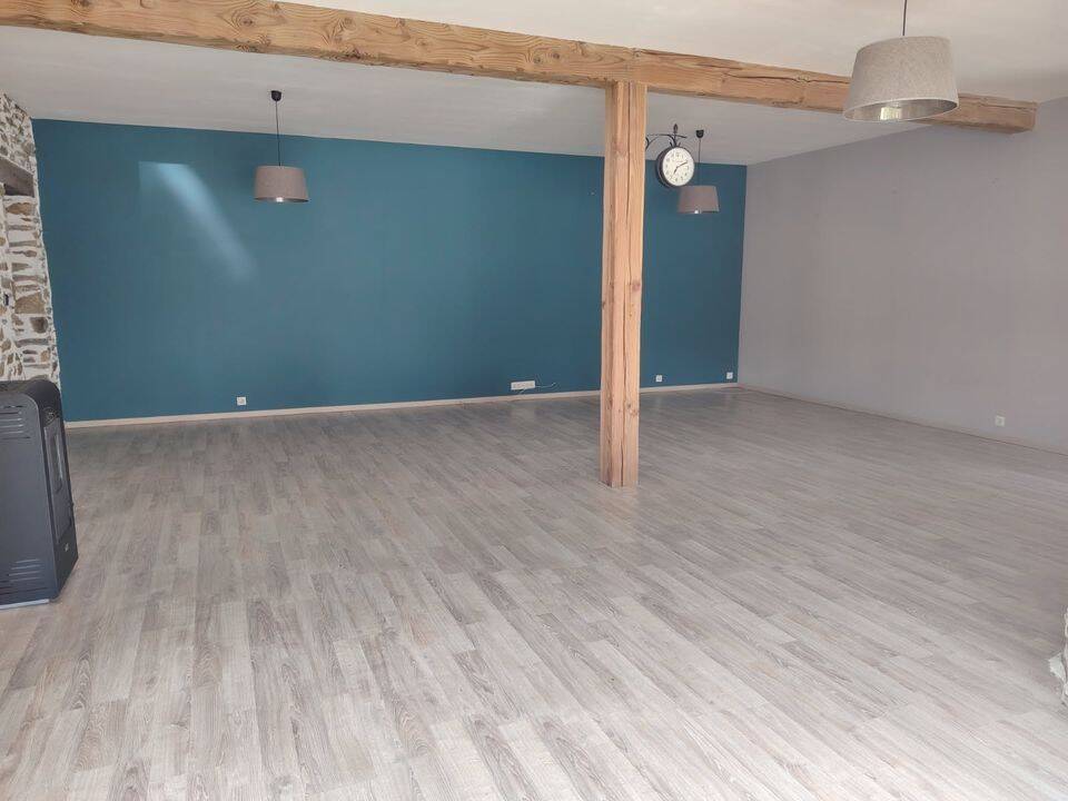 Maison 5 pièces 220 m² · à Châlus · 220 m² · 1 270 €