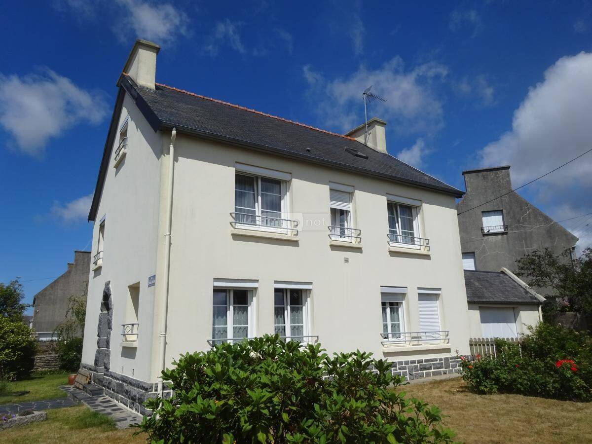 Maison 7 pièces 126 m² · à Ploudalmézeau · 125,5 m² · 192 860 €