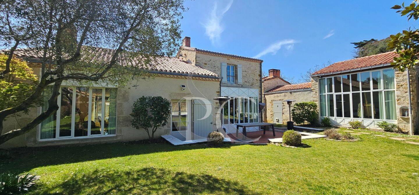 Maison 10 pièces 307 m² · à Talmont-Saint-Hilaire · 307 m² · 1 097 250 €