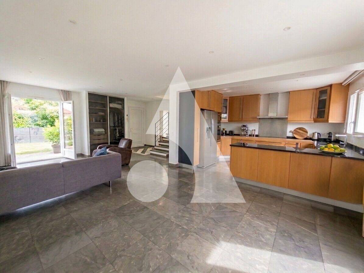 Maison 5 pièces 150 m² · à Saint-Maur-des-Fossés · 150 m² · 849 000 €