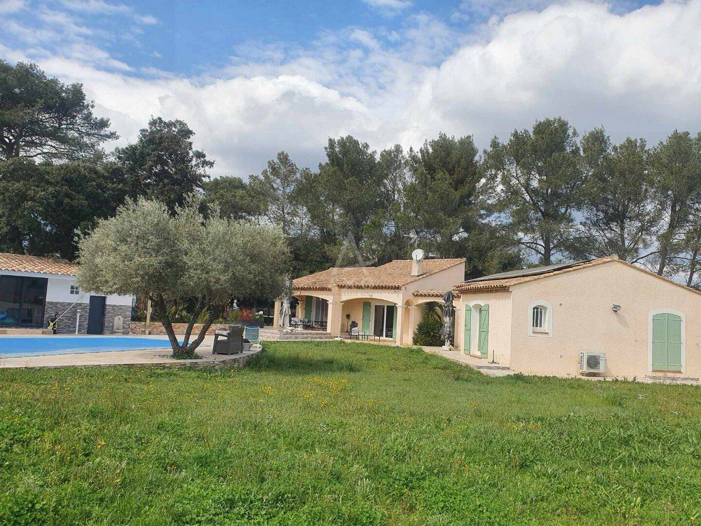 Maison 6 pièces 140 m² · à La Crau · 140 m² · 779 000 €