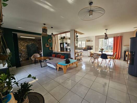 Maison à vendre 230 000 € 5 pièces 4 chambres 117 m² 744 m² de terrain Beaumont Saint-Cyr 86490