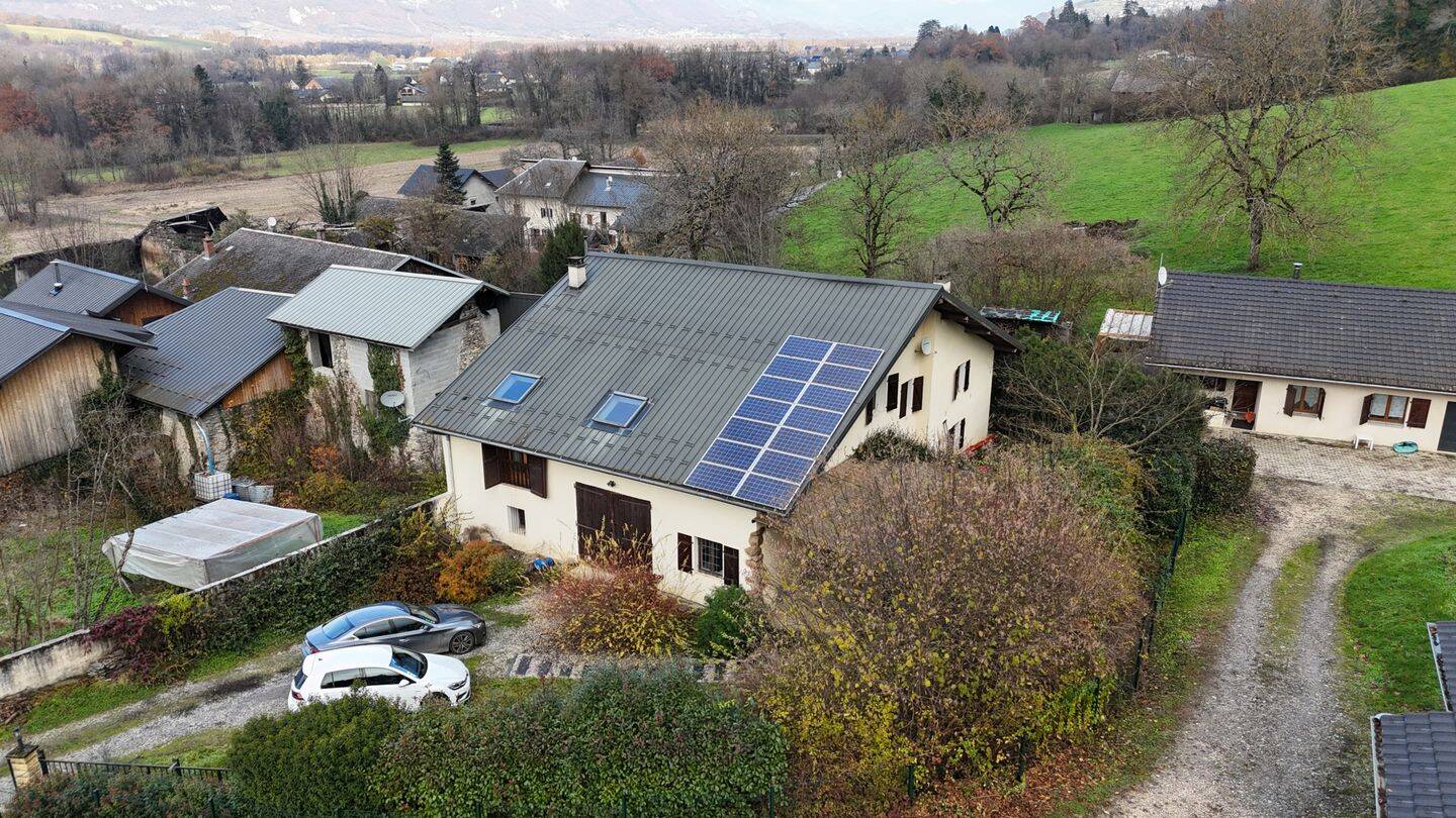 Maison 6 pièces 221 m² · à Chamoux-sur-Gelon · 221,3 m² · 300 000 €