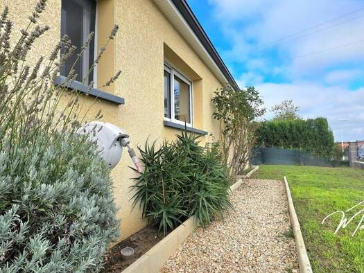 Maison de plain-pied à vendre 199 900 € 4 pièces 3 chambres 84 m² 503 m² de terrain Sainte-Florine 43250