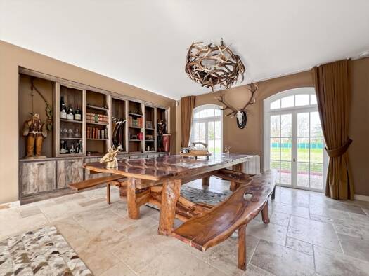 Maison à vendre 309 700 € 5 pièces 3 chambres 121 m² 7 713 m² de terrain La Ferté-Saint-Cyr 41220