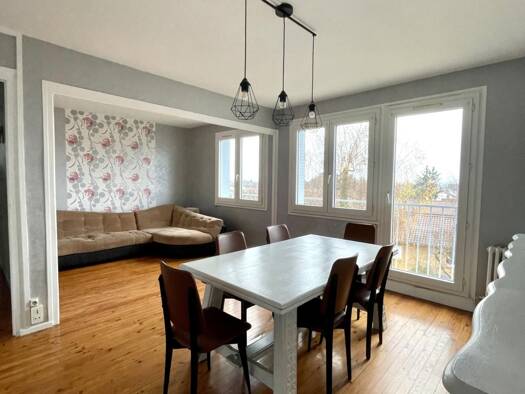 Appartement à vendre 137 000 € 4 pièces 3 chambres 74 m² Étage 3/4 Gare-Peloux Mail-Citadelle Bourg-en-Bresse 01000