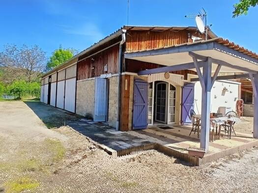 Maison à vendre 173 600 € 3 pièces 2 chambres 62 m² 1 800 m² de terrain Creysse 46600