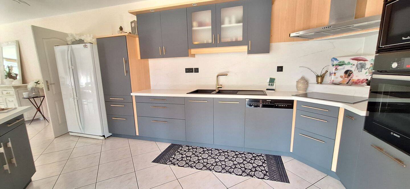 Maison PLAIN PIED DE 146 m2 HAB 3 ch , 3 garages à Vendre