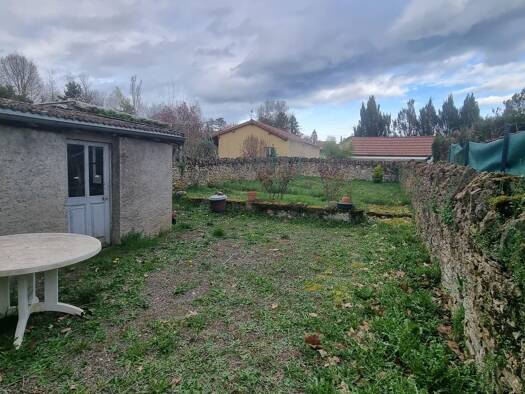 Maison de ville à vendre 66 000 € 5 pièces 4 chambres 100 m² 259 m² de terrain Charolles 71120