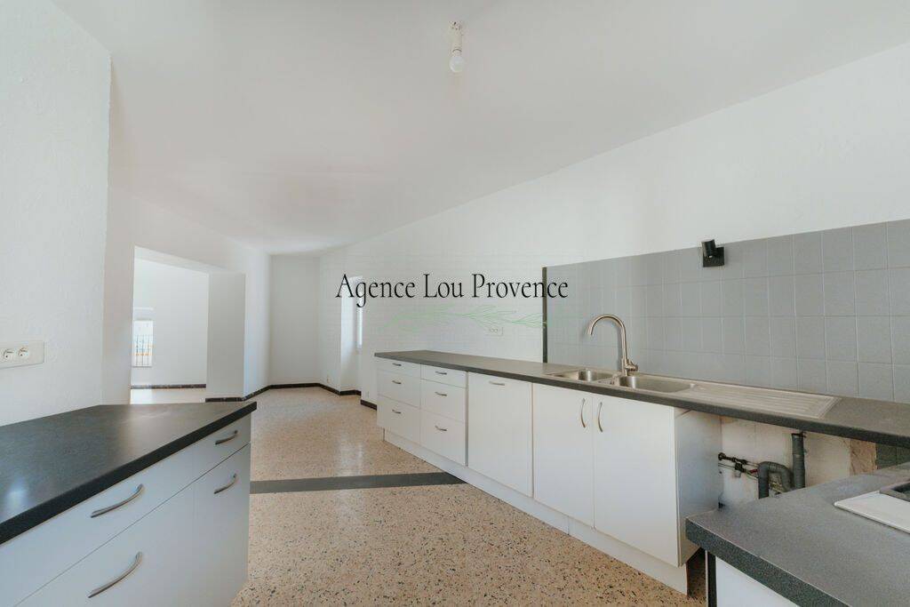 Appartement 3 pièces 69 m² · à Eyguières · 69,2 m² · 170 000 €