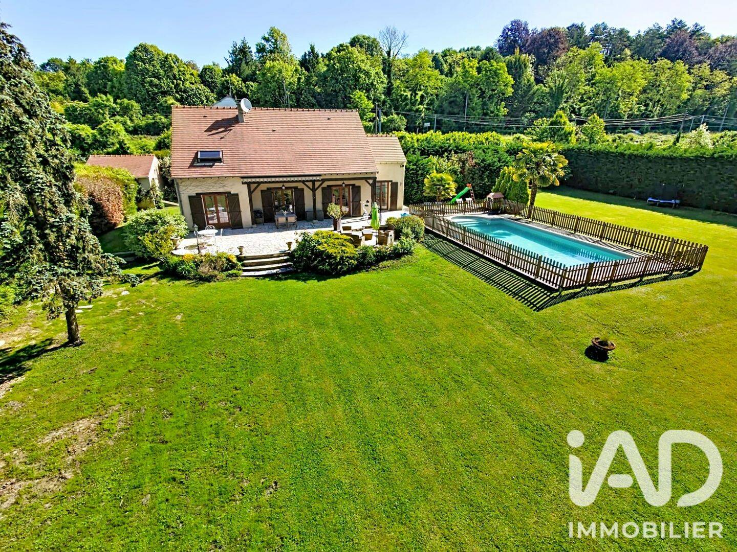 Maison 8 pièces 148 m² · à Crécy-la-Chapelle · 148 m² · 400 000 €