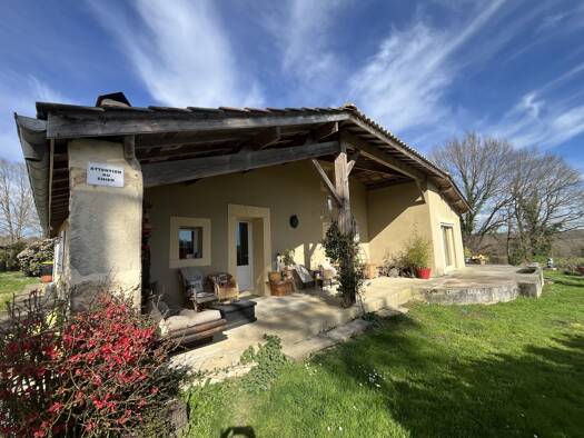 Maison de plain-pied à vendre 334 000 € 5 pièces 4 chambres 259 m² 1 705 m² de terrain La Réole 33190