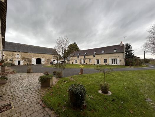 Ferme à vendre 540 800 € 10 pièces 6 chambres 245 m² 30 000 m² de terrain Ciran 37240