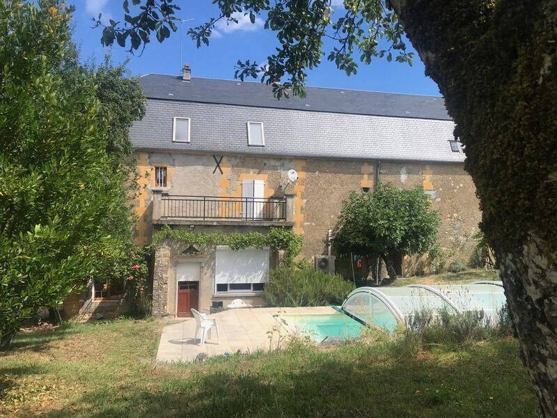 Maison 19 pièces 440 m² · à Saint-Sulpice · 440 m² · 460 000 €