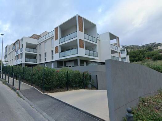 Appartement à vendre - Première occupation 160 000 € 2 pièces 1 chambre 45 m² Étage 2/3 Saint Henri Marseille 16ème arrondissement 13016