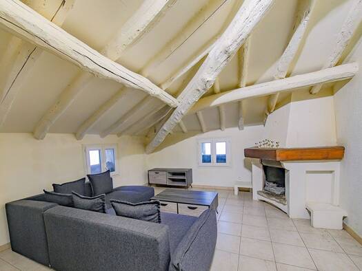 Appartement à louer 650 € 3 pièces 2 chambres 63 m² Étage 2/2 San-Martino-di-Lota 20200