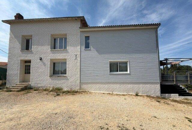 Maison 7 pièces 161 m² · à Béruges · 161 m² · 320 000 €