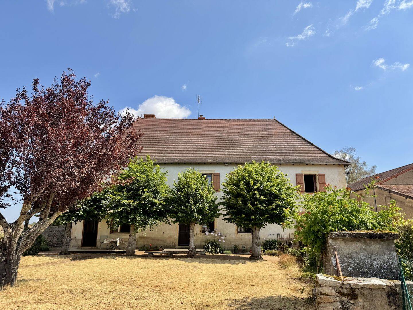 Maison 11 pièces 225 m² · à La Clayette · 225 m² · 245 000 €
