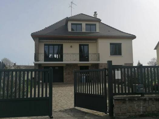 Maison à vendre 259 900 € 6 pièces 4 chambres 161 m² 1 162 m² de terrain Sud La Souterraine 23300