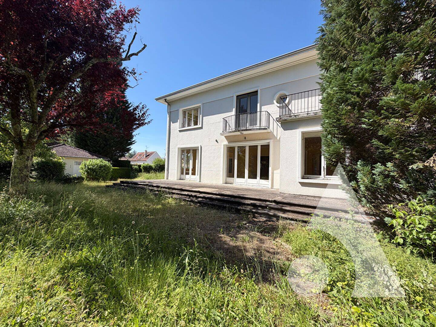 Maison 10 pièces 220 m² · à Tavaux · 220 m² · 165 000 €