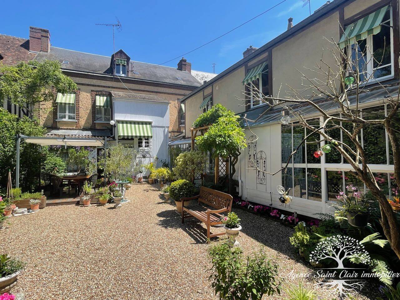 Maison 13 pièces 285 m² · à Conches-en-Ouche · 285 m² · 630 000 €