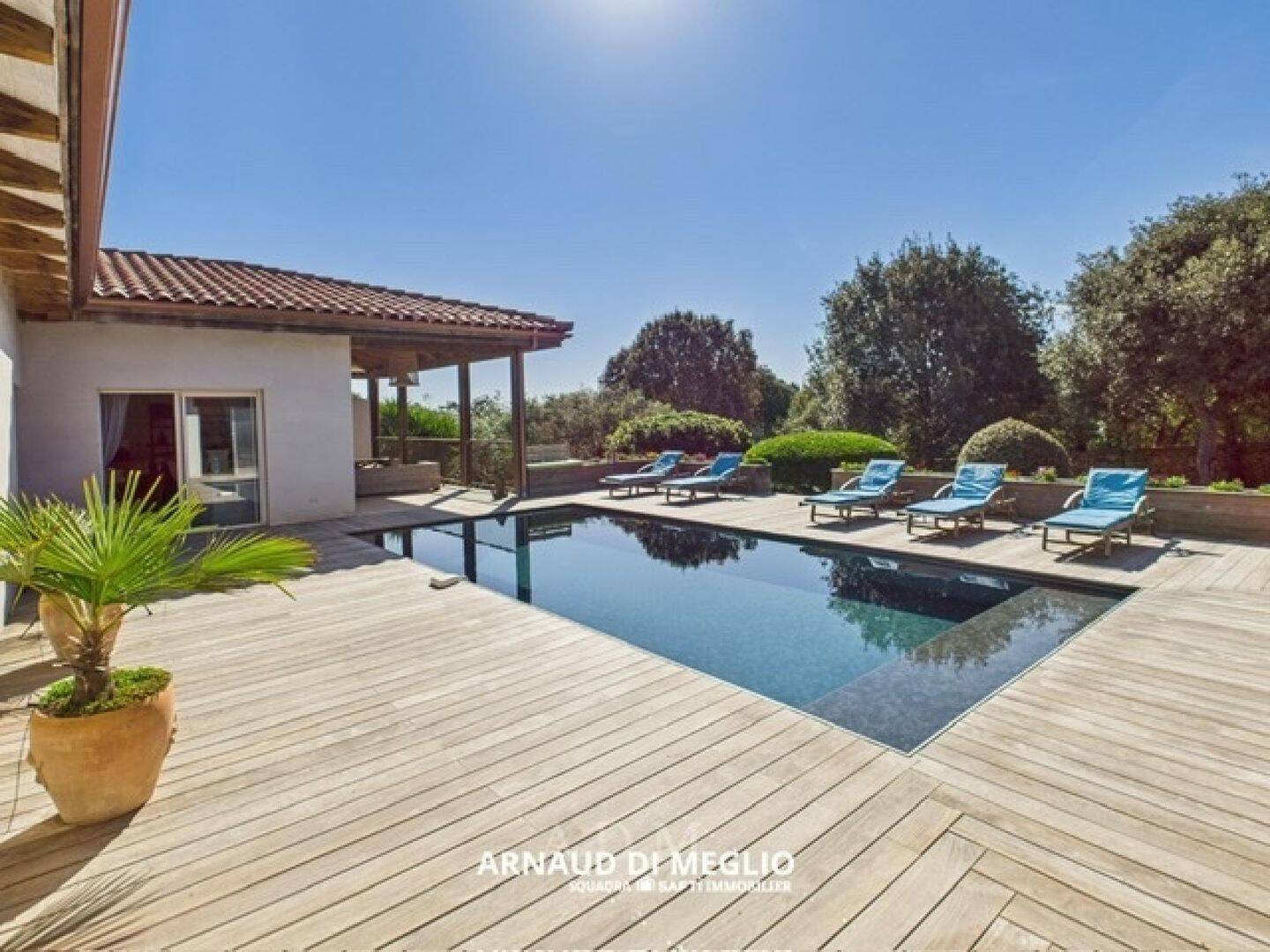 Maison 11 pièces 324 m² · à Bonifacio · 324 m² · 1 980 000 €